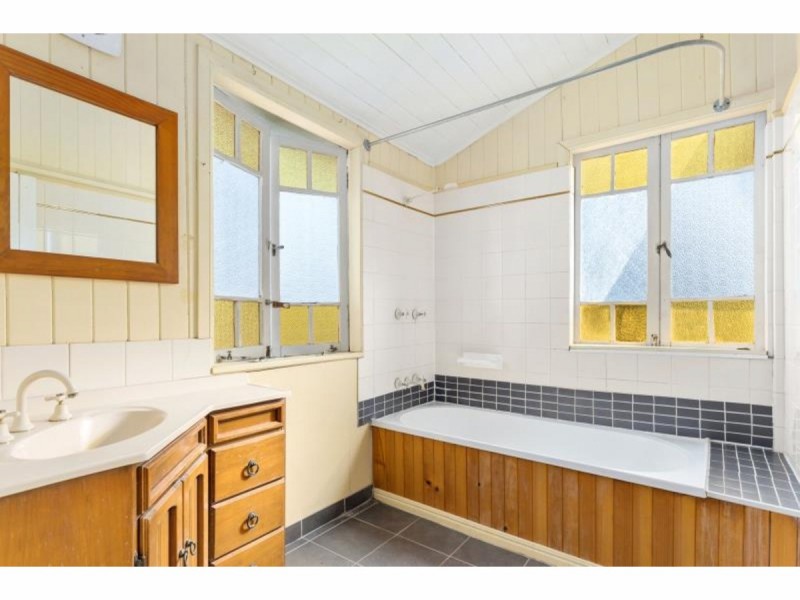 175 Lakes Creek Road, Berserker QLD 4701